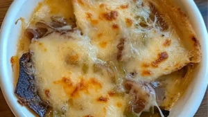 the laziest way to make french onion soup is so delicious and it's easy