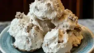 how to make old - fashioned desserts with whipped cream on top and frosting on the bottom